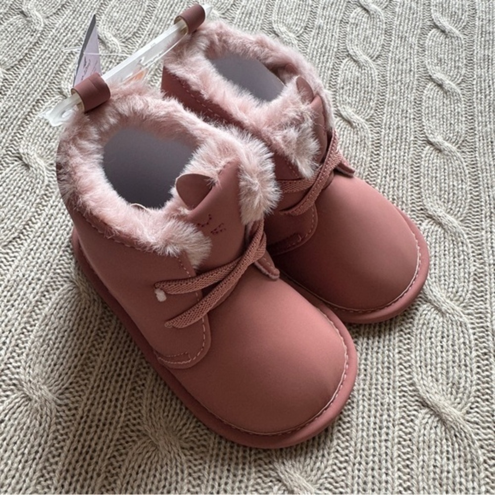 NWT Carter’s Baby Girl Faux Fur Booties, Dusty Pink, Size 4 / 9-12 Months
